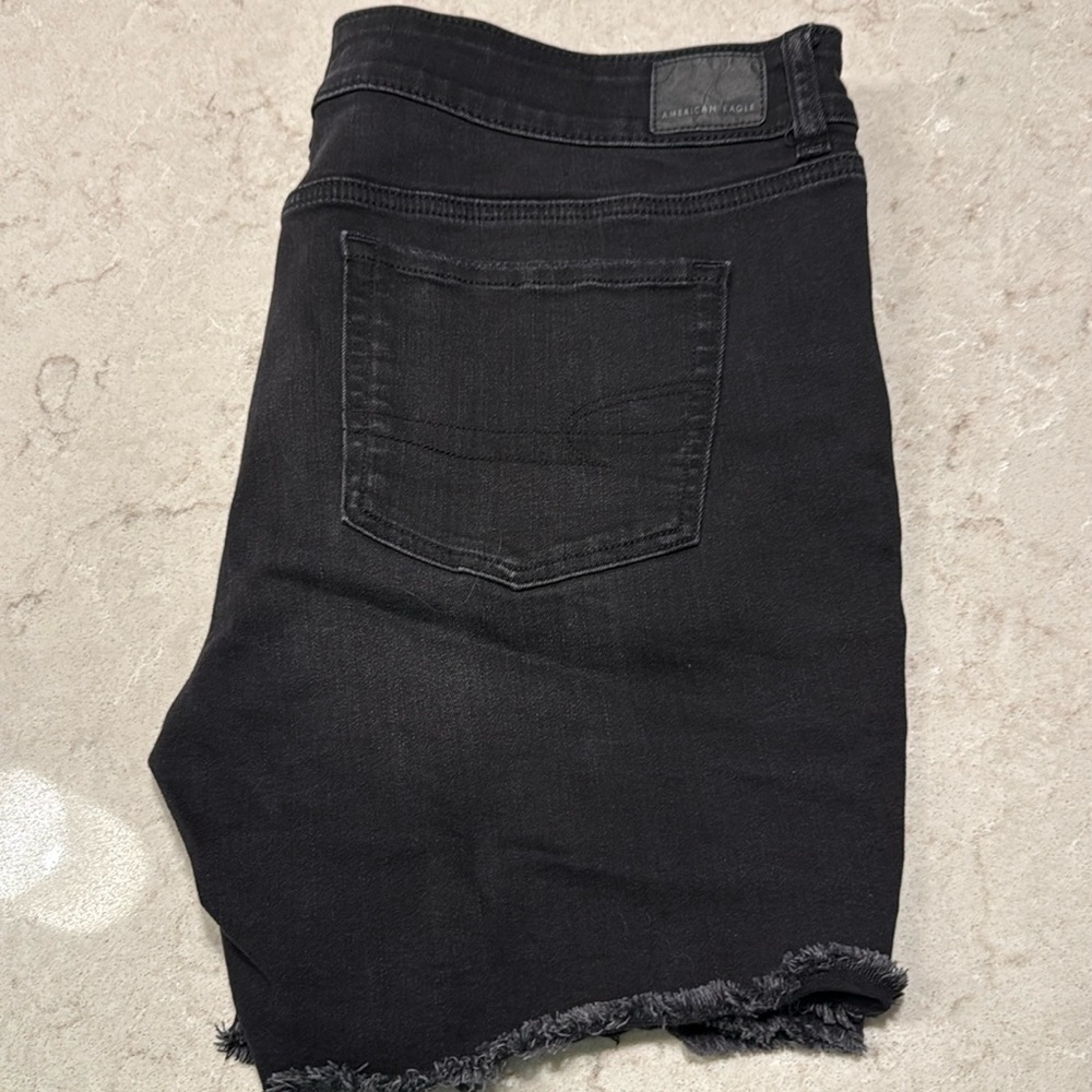 AMERICAN EAGLE BERMUDA SHORTS